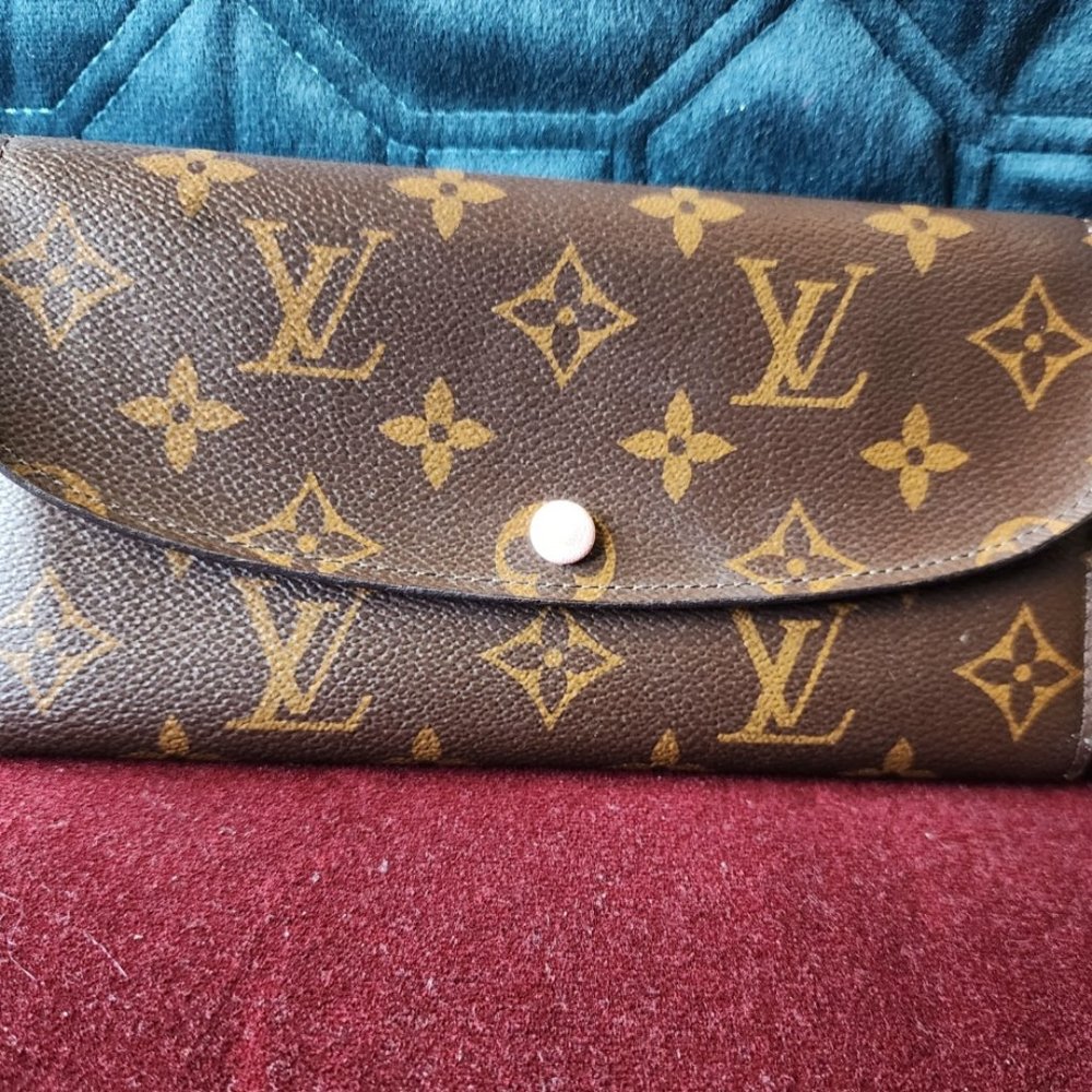 EUC Authentic Louis Vuitton Emilie Wallet in Rose Ballerina
